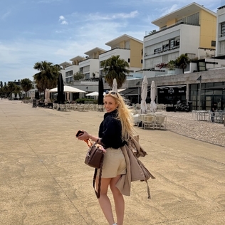 Larissa99