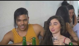 Dona nanica uma baiana de acarajé muito fofoqueira 