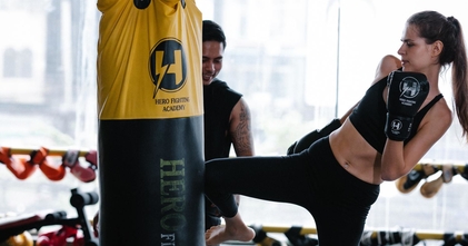 Casting pessoas que pratiquem boxe kickboxing ou wrestling entre os 20 e os 50 anos
