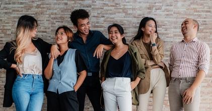 Casting homens e mulheres de etnia asiática de 25 a 50 anos para spot publicitario internacional