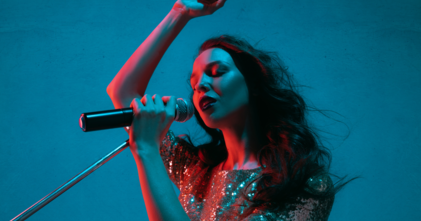 Casting cantora de qualquer idade para projetos ao vivo