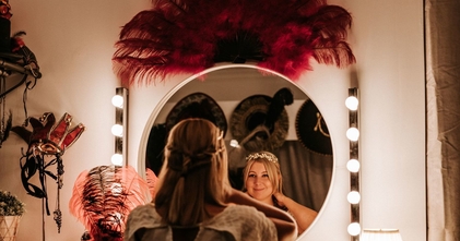 Casting atrizes e bailarinas mais 18 anos para fantasia musical