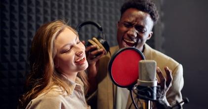 Casting vocalista fluente homme e mulher em inglês para projeto musical