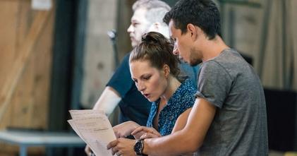 Casting homens e mulheres entre 18 e 27 anos para espetáculo de teatro infantil