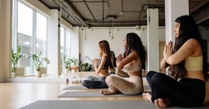 Casting pessoas que pratiquem yoga entre os 20 e os 55 anos para um projeto publicitário