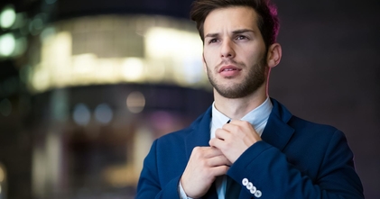 Procuramos homens que falam inglês entre os 22 e os 40 anos para vídeo