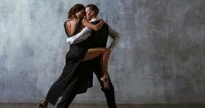 Casting bailarinos e bailarinas de 40 a 55 anos para campanha publicitária internacional