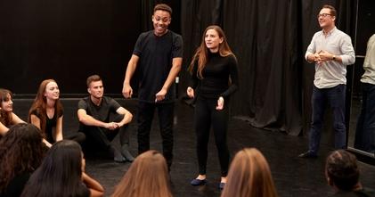 Procuramos professor de teatro para ensino articulado