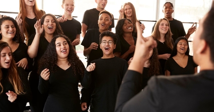 Procuramos professor(a) de canto para classe infanto-juvenil de teatro musical