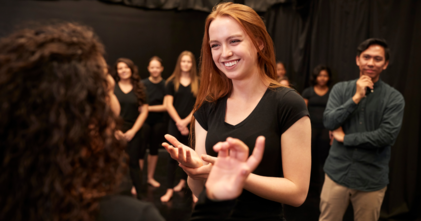 Casting professor ou professora de teatro musical para projeto educacional