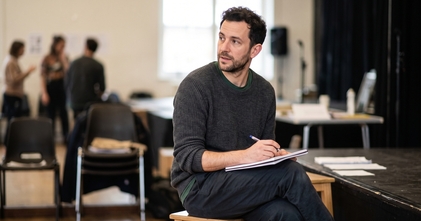 Casting intérprete masculino entre os 20 e os 45 anos para projeto teatral remunerado