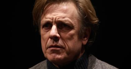 Casting ator de 40 anos ou mais para peça de teatro