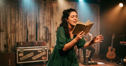 casting atriz entre os 18 e os 35 anos com canto e dança para espetáculo em digressão