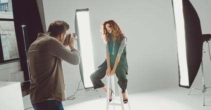 Casting homens e mulheres dos 20 aos 65 anos de todas as etnias para sessão fotográfica