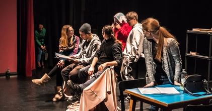 Casting para atores e atrizes dos 18 aos 40 anos para teatro infantojuvenil