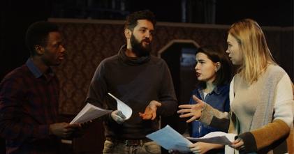 Casting ator e atriz para as novas produções de teatro