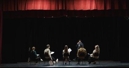 Audição atores e cantores homens e mulheres maiores de idade para teatro Musical