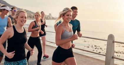 Casting pessoas cool que pratiquem corrida entre os 20 e os 55 anos para um projeto publicitário