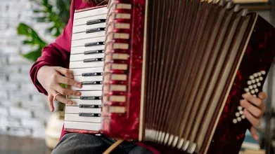 Casting acordeonista para banda sonora de filme