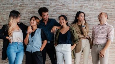 Casting homens e mulheres de etnia asiática de 25 a 50 anos para spot publicitario internacional