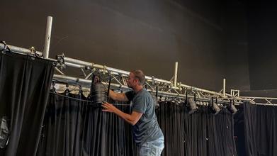 Casting técnico de luz em teatro do bairro em Lisboa