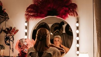 Casting atrizes e bailarinas mais 18 anos para fantasia musical