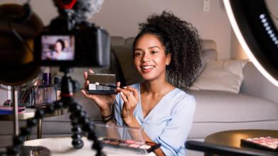 Casting atores e criadores de conteúdo entre 20 e 40 anos para projetos digitais