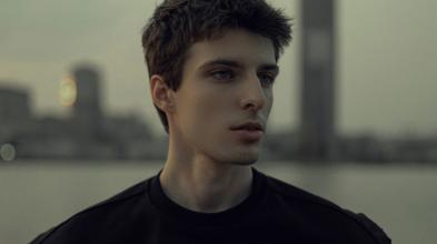 Casting ator de 20 anos ou mais para peça de teatro