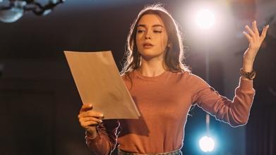 Casting atriz de 23 a 35 anos para participação regular em vídeos destinados às redes sociais da marca