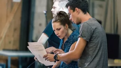 Casting homens e mulheres entre os 23 e os 49 anos para uma websérie