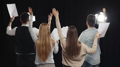 Casting atores e cantores para integrar diferentes produções artísticas
