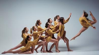 Casting atrizes e bailarinas 18+ para teatro de revista