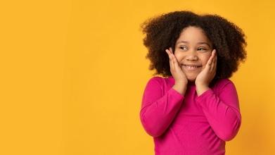 Casting rapariga afrodescendente de 5 a 13 anos para fotos de moda