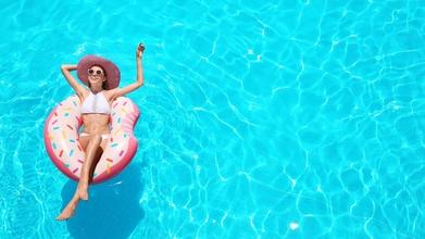 Casting atriz entre os 20 e os 25 anos para filmagens em piscina para um video de uma marca de refrigerantes 