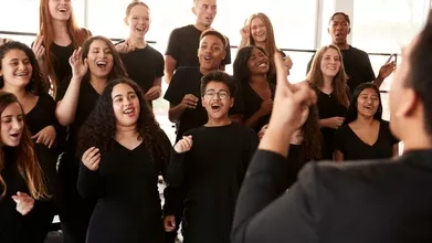 Procuramos professor(a) de canto para classe infanto-juvenil de teatro musical