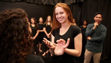 Casting professor ou professora de teatro musical para projeto educacional