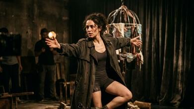 Casting atriz com idade cénica de 26 anos para longa-metragem independente de comédia negra surrealista