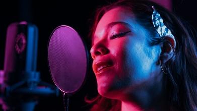 Casting vocalista mulher para espetáculos ao vivo em Lisboa