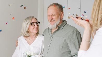 Casting figurantes com idades entre 55 e 65 anos para sessão fotográfica