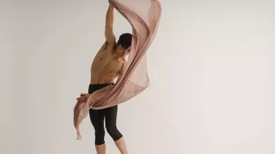 Convocatória para atores para gravação de coreografias de dança, preferência por experiência com danças de salão