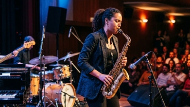 Casting saxofonista para banda de baile e espetáculo em Lisboa