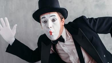Casting artistas de todas as áreas para desenvolver projetos artísticos