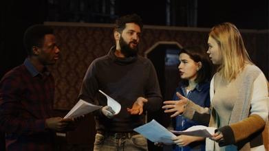 Casting ator e atriz para as novas produções de teatro
