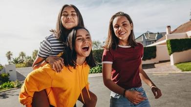 Casting raparigas entre os 12 e os 19 anos para projeto em Lisboa