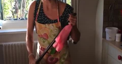 Carlotita, a empregada cara de pau.