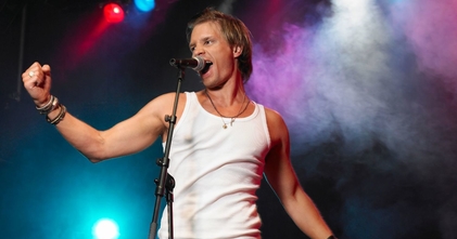 Casting vocalista homem para espetáculos ao vivo em Lisboa