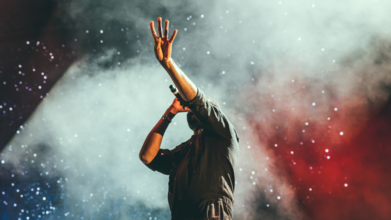 Casting vocalista fluente em inglês para projeto musical