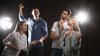 Casting atores cantores homens e mulheres daos 18 aos 35 anos para espetáculos